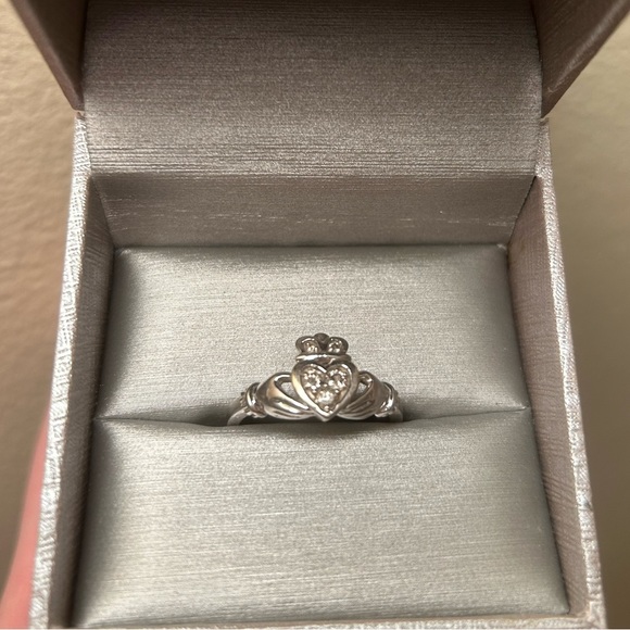 ZALE’S 1/5 CT. T.W. Diamond Claddagh Promise Ring in 10K White Gold Size 9 - Picture 2 of 4